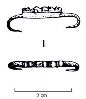 AGR-5044 - Agrafe à double crochet type 2.A.11 : sommet crénelé irrégulier