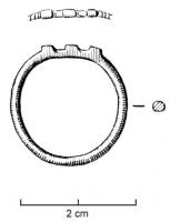 BAG-4030 - BaguebronzeSimple anneau comportant en guise de chaton trois protubérances crénelées.
