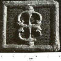BCG-4027 - Boucle de cingulumbronzeBoucle de cingulum rectangulaire dans laquelle est inscrit un motif ajouré de deux peltes opposées.