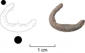 BCO-5012 - Boucle d'oreille en forme de croissantbronzeAnneau simple présentant un renflement au centre de la pièce, tandis que les deux extrémités s'affinent.