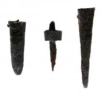 BDM-6001 - Embout de bâton de marche, à douillefer, boisEmbout en forme de douille conique, équipant la pointe d'un bâton de marche, comme en utilisent notamment les pèlerins médiévaux.