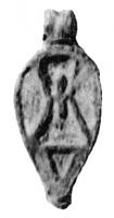 BTS-4127 - Boîte à sceau en forme de gouttebronzeBoîte à sceau en forme de goutte allongée, dont le couvercle est creusé de plusieurs loges d'émail : dans la partie supérieure, deux parois en arcs de cercle divergents autour d'une croix centrale ; en dessous, triangle.