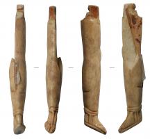 CNF-4078 - Canif : jambe humaineos, ferCanif au manche en forme de jambe humaine, le pied chaussé d'une bottine.