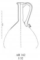 CRU-4082 - Cruche AR 162 / AR 163.2verreCruche à panse conique, légèrement renflée (piriforme), avec un léger étranglement au sommet la séparant d'un col étroit, cylindrique, terminé par une lèvre en bourrelet; une anse rapportée relie ce bord au sommet de la panse, avec parfois quelques bourrelets ornementaux sous l'applique inférieure. Variantes à corps lisse, orné de côtes verticales ou en spirale.