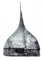 CSQ-1008 - Casque à crête bronzeCasque composé de deux coques rivetées, le joint formant une crête tout autour du sommet du timbre de profil ogival ; la base cylindrique est marquée de deux paires de rivets coniques.