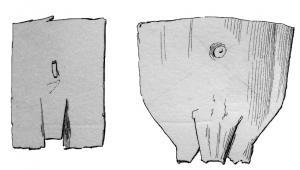EVO-4004 - Ex-voto médical : bassin masculinbronzeEx-voto en tôle découpée, figurant un bassin masculin dont le contour peut-être géométrique ou non (dans ce dernier cas la découpe inférieure suggère la forme des testicules). Le nombril est toujours indiqué de même que le pénis, sous la forme d'un appendice qui est dans certains cas replié vers le haut pour indiquer une érection, peut-être pathologique (priapisme)