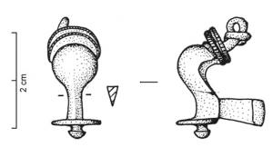 FIB-41140 - Fibule en genou (Kniefibel)bronzeTPQ : 150 - TAQ : 300Fibule en genou (arc très coudé et renflé), avec une plaque de tête semi-circulaire très courte; porte-ardillon rectangulaire allongé; bonton à l'extrémité du pied..