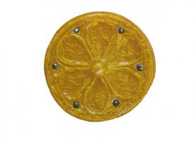 FIB-5174 - Fibule discoïdalebronze, orFibule discoïdale en bronze, recouverte d'une feuille d'or estampée, maintenue par des rivets d'argent.