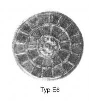 FIB-5250 - Fibule cloisonnée avec 3 compartiments, Vielitz E6argent, orFibule cloisonnée, trois zones dont la partie centrale en métal repoussé.