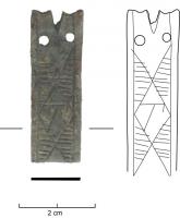 FRT-7018 - Mordant allongé gravécuivreMordant allongé rectangulaire caractérisé par une plaque gravée de lignes, croisées, formant des registres triangulaires ou losangés hachurés. On peut éventuellement observer une accolade en partie supérieure.
