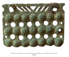 IND-2006 - Pendant (?)bronzePendant (ou pectoral, ou séparateur...) de forme rectangulaire, avec des lignes alternées de globules et de perforations.