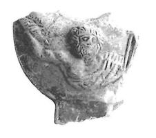 LMP-42088 - Réflecteur de lampe : Jupiter sur lunuleterre cuiteTPQ : 20 - TAQ : 60Réflecteur de lampe en forme de croissant de lune orné d'un Jupiter brandissant un foudre.
