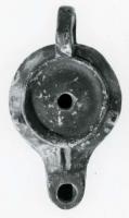 LMP-42504 - Lampe de firme : CENIO (GENIO ?)terre cuiteLampe moulée de type Firmalampe, ansée, en pâte claire engobée ; au revers, marque CENIO (GENIO ?)
