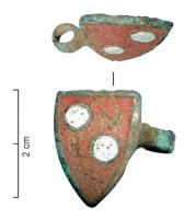 PDH-7041 - Pendant armoriébronzePendant à fixation latérale, en forme d'écu : de gueules à deux besants d'argent.