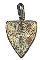 PDH-7101 - Pendant armoriébronzePendant en forme d'écu : losangé d'or aux losanges de ...