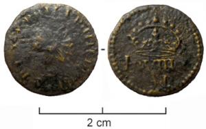 PDM-9055 - Poids monétaire : demi réal Philippe IVbronzeFrappe sur flanc circulaire très mince : A/ faisceau de six flèches liées par un lacet; inscription ...PH IIII... R/ couronne; dessous, IDVIII / ...R