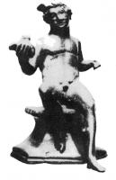 STE-4337 - Statuette : Hermès - Mercure assis, bourse tendueargentLe dieu est figuré nu, des ailerons dans les cheveux, assis. L'une des jambe est retrait. La bourse est présentée au creux de l'une des mains.