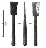STY-4122 - StyletbronzeTPQ : 150 - TAQ : 300Stylet à corps annelé ou torsadé, surmonté d'une spatule lyriforme. La spatule peut être précédée d'une mouluration.