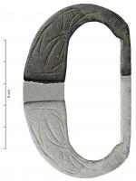 BAC-7002 - Boucle de ceinturebronzeBoucle plate, en forme de D avec une partie antérieure large, décor gravé (parfois zoomorphe, ou inscrit) utilisant fréquemment de petits cercles estampés en motif de remplissage; la place de l'ardillon est marquée par deux traits transversaux.