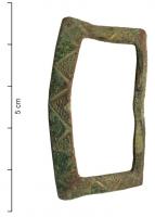 BAC-9059 - Plaque-bouclebronzeBoucle rectangulaire, souvent trapézoïdale (ouverte vers l'avant), plate et ornée d'un décor poinçonné et doré ; chape de type inconnu (formes et décors variabes)