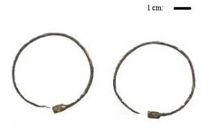 BCO-5023 - Boucles d’oreilles à pendant platbronzeBoucle d'oreille en bronze à pendant plat.