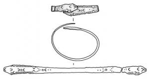 BRC-4031 - Bracelet ouvertbronzeTPQ : 200 - TAQ : 400Bracelet rubané, ouvert, à extrémités en forme de têtes de serpents stylisée; décor guilloché et incisé, avec lunules estampées.