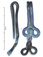 CLA-9023 - ClavendierbronzeClavendier à structure filiforme, constitué de deux paires de boucles latérales; fil torsadé entre les paires de boucles, et replié pour le fixer à la ceinture.