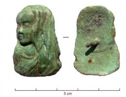 CLD-9001 - Clou décoratif : buste fémininbronzeClou décoratif représentant en bas-relief un buste féminin, de trois-quarts gauche, le front bombé dans le style du XVe siècle, les cheveux longs retombant librement sur les épaules.