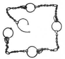 ENT-3002 - Chaîne d'entravesferTPQ : -200 - TAQ : -30Chaîne d'entraves constituée de colliers en deux parties, fixés les uns aux autres par des segments de chaînes.