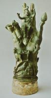 ESY-4003 - Enseigne religieuse en forme de main panthéebronzeMain droite dressée dans un geste de bénédiction, les deux petits doigts repliés, couverte de motifs et représentations divines : serpent, lézard, tortue, bélier, caducée, pomme de pin, bustes de divinités...