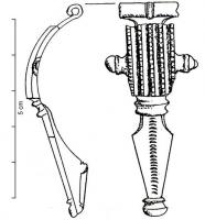 FIB-4395 - Fibule à protubérances latérales médianesbronzeTPQ : 20 - TAQ : 70Fibule caractérisée par la présence de protubérances latérales, sortes de boutons moulurés perpendiculaires à l'arc, qui est divisé en deux parties par des moulures ; le pied est lisse (bouton terminal) et la partie supérieure de l'arc creusée de moulures. 