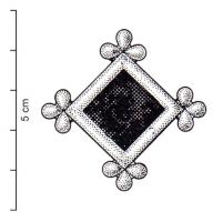 FIB-6133 - Fibule carrée ou losangiquebronzeTPQ : 900 - TAQ : 1100Fibule carrée (carré sur pointe ou losange), avec un fluron à chaque angle; décor émaillé.