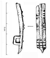 FMC-4009 - Moraillon de coffretbronzeFermoir, ou moraillon de coffret, de forme rectangulaire allongée, avec des bords abattus interrompus par des moulures transversales.