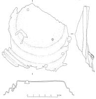 IND-4380 - Objet à identifierbronzeTPQ : 1 - TAQ : 500Objet en tôle, de forme circulaire avec un bord oblique mouluré et un fond plat, percé de trous recevant des fixations rivetées.