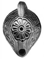 LMP-4047 - Lampe corinthienne tardive : Rosetteterre cuiteLampe à bec rond; disque décoré d'une rosette; anse  percée; épaule ornée de motifs en forme d'ondes, bec entouré par un canal.