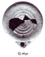LMP-41150 - Lampe Loeschcke VIII Cercles terre cuiteTPQ : 100 - TAQ : 200Lampe ronde à bec rond . Médaillon orné de cercles concentriques.