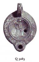 LMP-41331 - Lampe Loeschcke VIII : Gladiateurterre cuiteLampe à bec court cordiforme. Médaillon décoré d'un gladiateur de 3/4 (hoplomaque).