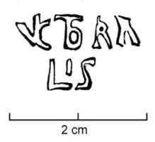 LMP-42591 - Lampe de firme : VICTORIALISterre cuiteLampe de firme, à canal ouvert (Loeschcke X) ; sous le fond, marque moulée (lettres en relief) VICTORIA/LIS.