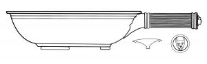 PAT-4042 - Patère de type Nuber D, médaillon à tête de lynxbronzeTPQ : 9 - TAQ : 80Patère à vasque profonde, manche cannelé et terminaison zoomorphe. Le manche est orné de cannelures parallèles, délimitées à chaque extrémité par des moulures transversales. La poignée est reliée à la cuve par un écusson plat. La vasque est profonde, présentant une une forte courbure et un rebord légèrement évasé. La base de la cuvette est plate et supportée par des supports en forme de pelte. Plusieurs exemples montrent les traces d'un anneau de suspension opposé au manche. Les divers composants (manche, médaillon et pieds) sont fondus séparément et fixés à la vasque par brasure. Le médaillon à l'extrémité du mnache figure une tête d'animal en relief, ici un félin qui est sans doute un lynx.