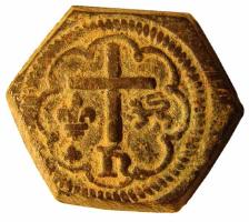PDM-7009 - Poids monétaire : Henri VI d'Angleterre, salut d'orbronzePoids carré, croix latine, accostée d'un lys (France) et d'un léopard (Angleterre), le tout dans un cercle de grènetis ou un hexalobe.
