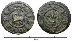 PDS-7009 - Poids de ville : CarcassonnebronzePoids de ville aux armes de Carcassonne (Aude). Philippe III (1271-1285). Poids monétiformes : 
- demi-livre: + PHILIPVS REX ; Agneau pascal retournant la tête, passant à gauche, portant un guidon chargé d'une croix. R/ + MEIA LIVRA DE CARCASONA autour d'une fleur de lis.
- Carteron: + PHILIPVS REX ; Agneau pascal passant à gauche. R/ I CARTO DE CARCASONA ; fleur de lis.
- Once: + PHILIPVS REX ; Agneau pascal passant à gauche. R/ I · ONSA ; fleur de lis.
- Demi-once: + PHILIPVS REX ; Agneau pascal passant à gauche. R/ MIEIA ONSA ; fleur de lis.