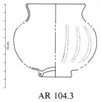 POT-4009 - Pot AR 104.3verreTPQ : 50 - TAQ : 200Pot globulaire, de forme trapue, panse renflée posée sur un pied annulaire replié ; l'embouchure est large et adoucie au feu (travail au pontil) ; sur la panse, plis obliques, obtenus par pincements parallèles.