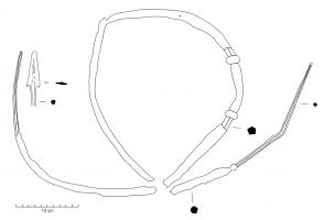 SLF-2002 - SoliferrumferJavelot entièrement forgé en fer ; le milieu de la hampe est marquée de deux moulures indiquant l'emplacement de la préhension. La pointe est lancéolée, avec ou sans barbelures; à l'autre extrémité, longue pointe effilée.