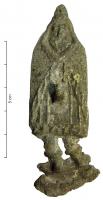 STE-4460 - Statuette : Priape cucullatusplombPersonnage en bottines, portant un long cucullus  dont le col semble encadrer un visage barbu ; vêtement ouvert par devant pour dégager un phallus. Socle.