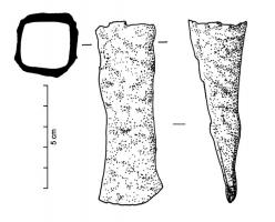 HCH-2006 - Hache à douilleferTPQ : -575 - TAQ : -450Hache à douille quadrangulaire, sans suture visible; tranchant élargi.