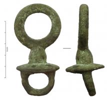 AJG-4043 - Anneau de jougbronzeAnneau circulaire séparé de la bélière semi-circulaire par un élément sphérique et par une base circulaire.