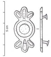 APH-4102 - Applique de harnais émailléebronzeTPQ : 200 - TAQ : 300Applique émaillée en forme de fleuron, motif central en couronne, symétriquement accosté de trois pétales allongés divergents ; émaux champlevés ; au revers, deux boutons pour fixation sur cuir.