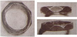 BAG-4067 - Bague octogonaleargentTPQ : 200 - TAQ : 400Bague constituée d'un jonc plat, de largeur égale, facetté en 8 plans lisses et réguliers, de forme losangique, parfois découpés en forme de pétales allongés sur les exemplaires les plus légers.