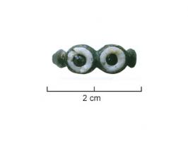 BAG-4147 - Bague émailléebronzeTPQ : 100 - TAQ : 250Bague dont le chaton se compose de deux disques accolés, ornés d'émail avec inscrustation de verre; nodule au départ du jonc.