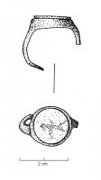 BAG-4206 - Bague à intailleferTPQ : 1 - TAQ : 300Bague en fer dont l'anneau, solidaire avec le dessus, se développe horizontalement et s'élargit progressivement en adoptant des épaules convexes. Chaton circulaire de section creuse dans lequel un bijou en pierre, pâte de verre, émail, voire une pastille de métal imitant une intaille était incrustée.